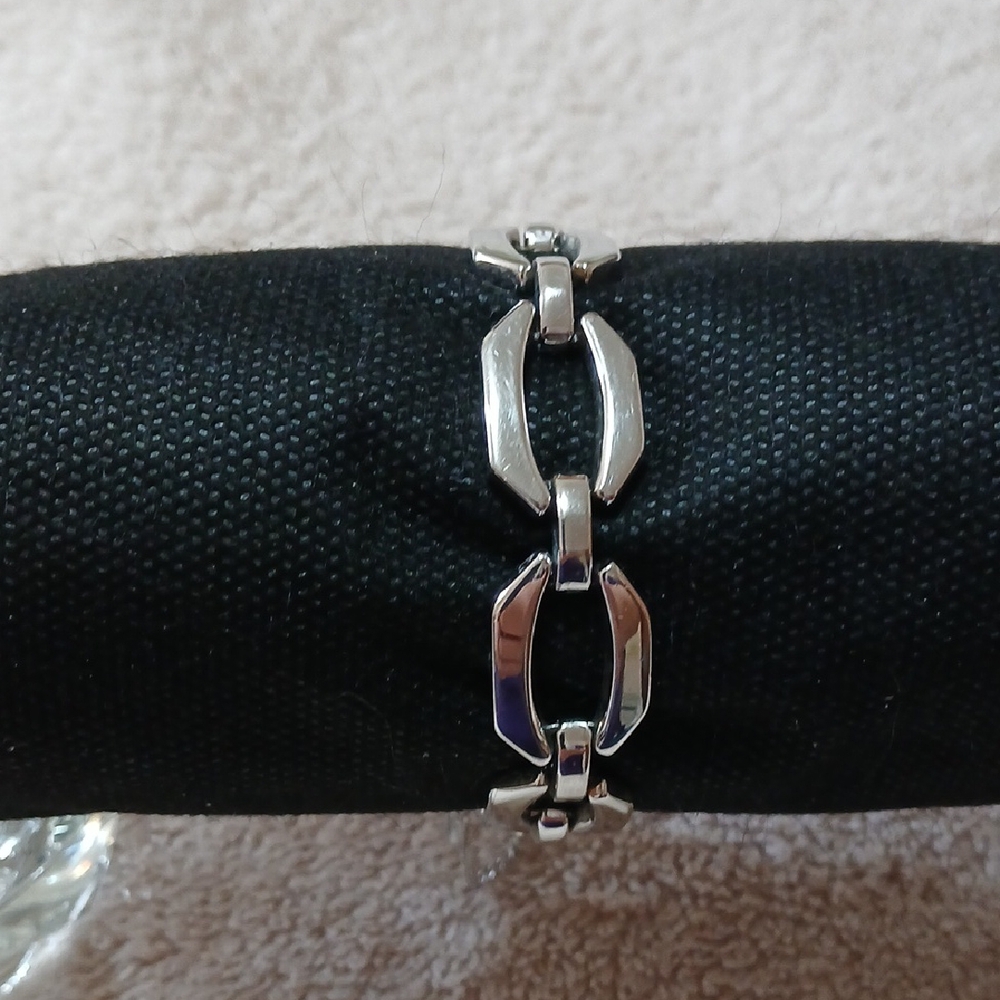 Beautifu Monetl Linked Bracelet